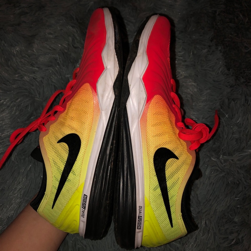 nike sneakers, women's size 8